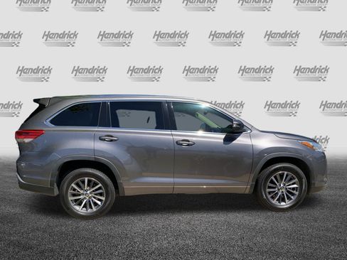 Used 2018 Toyota Highlander XLE FWD image 11