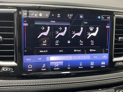 Used 2023 Chrysler Pacifica Limited image 21