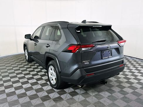 Used 2019 Toyota RAV4 XLE w/ Convenience Package FWD image 5