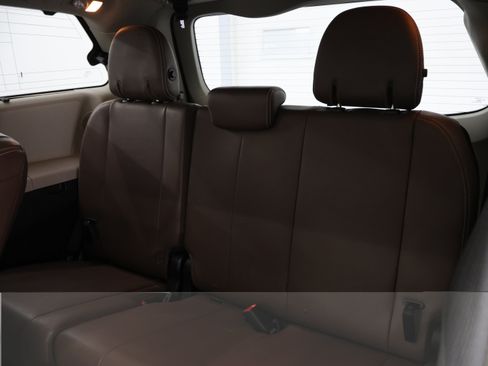 Used 2018 Toyota Sienna Limited Premium AWD/4WD image 10
