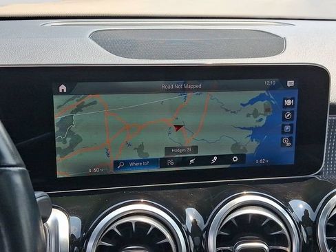 Used 2021 Mercedes-Benz GLB 250 4MATIC image 19