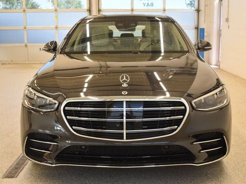 Used 2025 Mercedes-Benz S 580e 4MATIC Sedan image 3