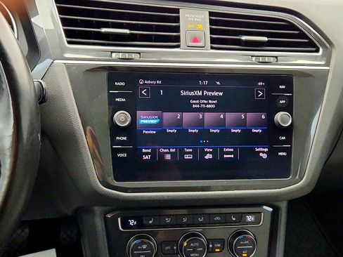 Used 2018 Volkswagen Tiguan SEL FWD image 18