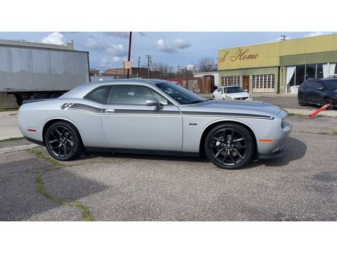 Used 2023 Dodge Challenger R/T w/ Plus Package image 4