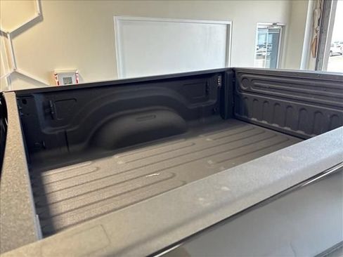 Used 2025 RAM 2500 Laramie AWD/4WD image 23