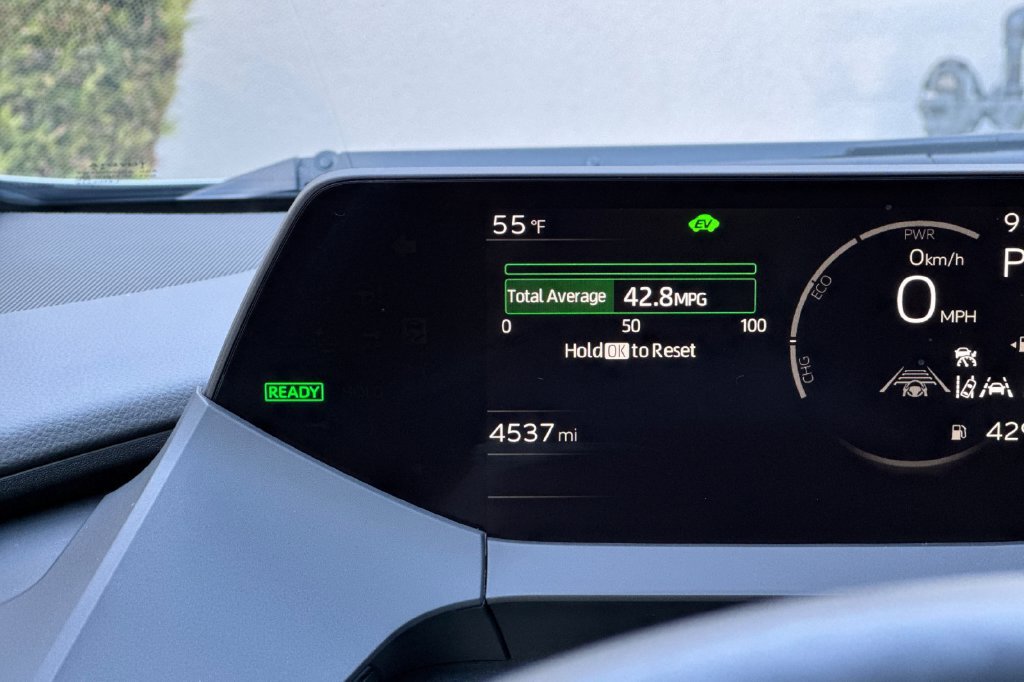 Certified 2025 Toyota Prius XLE FWD image 24