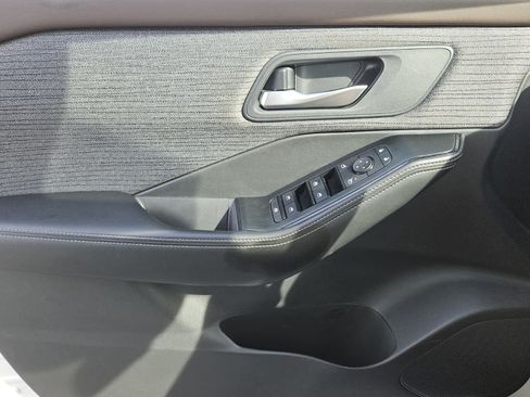 Used 2023 Nissan Rogue SV FWD image 16