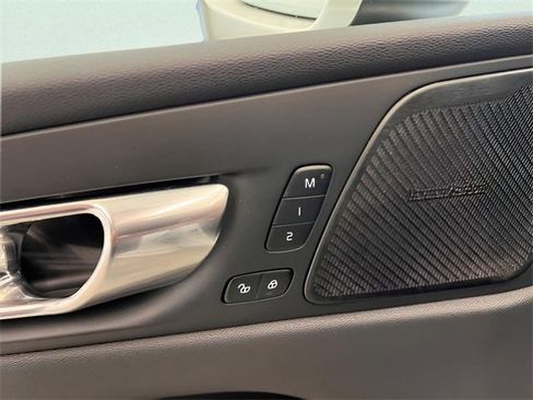 Used 2021 Volvo XC60 T5 Momentum w/ Premium Package image 14