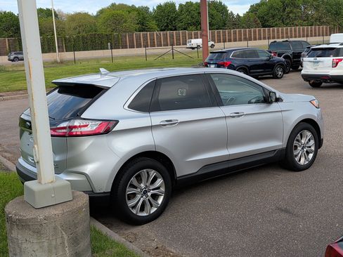 Used 2019 Ford Edge Titanium w/ Equipment Group 301A AWD/4WD image 4