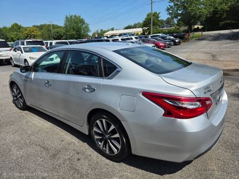 Used 2017 Nissan Altima 2.5 SV FWD image 7