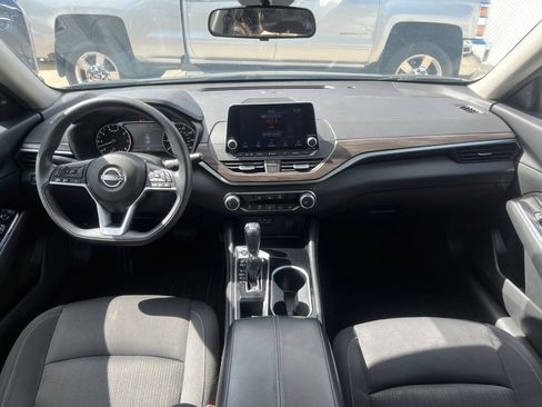Used 2023 Nissan Altima 2.5 SV FWD image 9