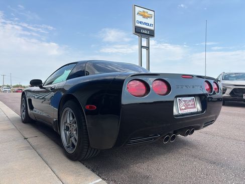 Used 2004 Chevrolet Corvette Z06 w/ Memory Package RWD image 8
