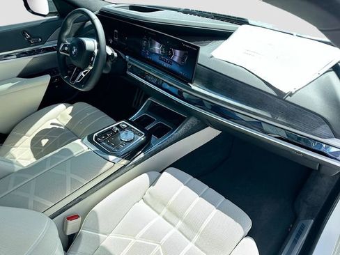 Used 2023 BMW 760i xDrive AWD/4WD image 29