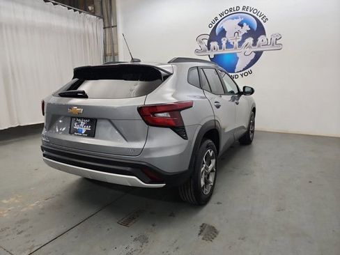 Used 2024 Chevrolet Trax LT image 11