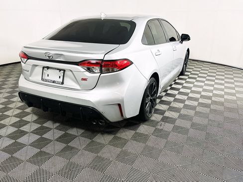 Used 2024 Toyota Corolla SE FWD image 3