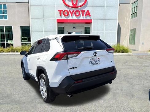 Used 2022 Toyota Prius Prime LE FWD image 5