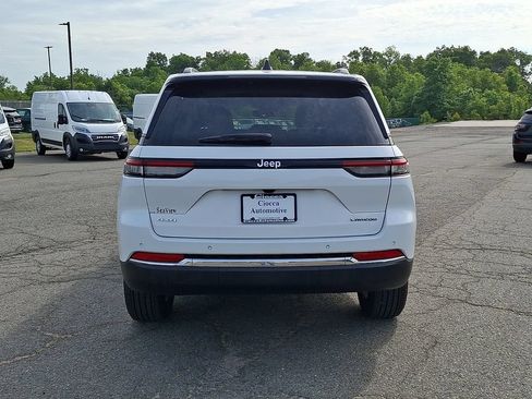 Used 2023 Jeep Grand Cherokee Laredo X AWD/4WD image 8