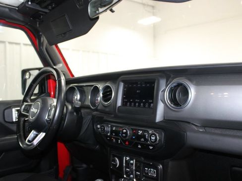 Used 2021 Jeep Gladiator Overland w/ Trailer Tow Package AWD/4WD image 24