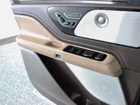 Used 2022 Lincoln Aviator Reserve w/ Equipment Group 201A image 23