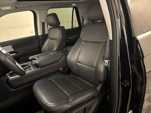 Used 2025 Ford Expedition Max Active RWD image 16