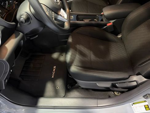 Used 2022 Nissan Kicks SV w/ Interior Electronics Package FWD image 12
