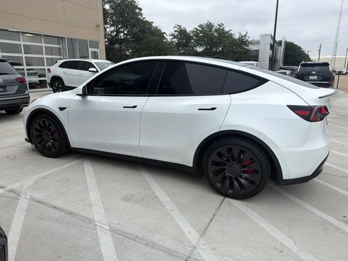 Used 2024 Tesla Model Y Performance AWD/4WD image 7