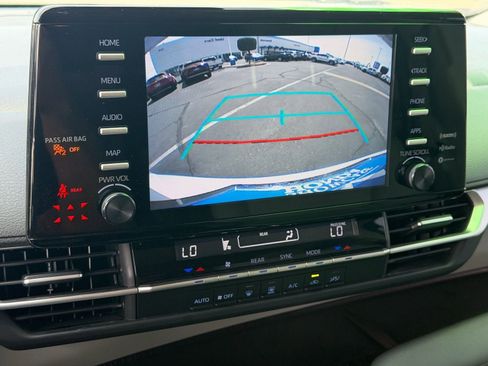Used 2023 Toyota Sienna LE FWD image 28