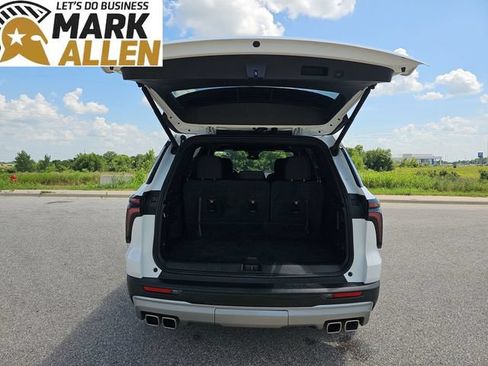 Used 2024 Chevrolet Traverse LT FWD image 26