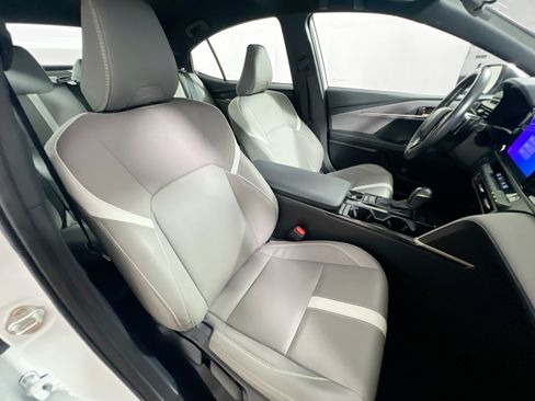 Used 2025 Toyota Camry SE FWD image 30