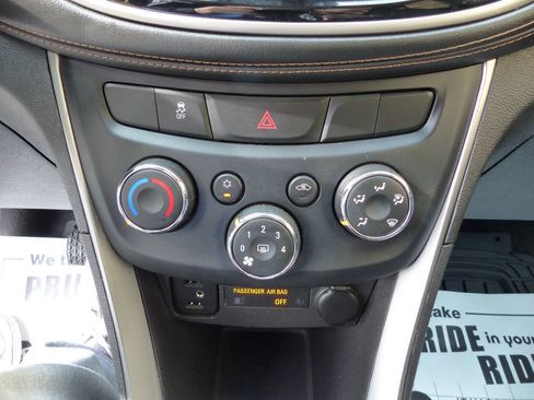 Used 2018 Chevrolet Trax LT AWD/4WD image 33