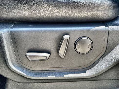 Used 2019 Ford F150 Lariat w/ Equipment Group 502A Luxury AWD/4WD image 12