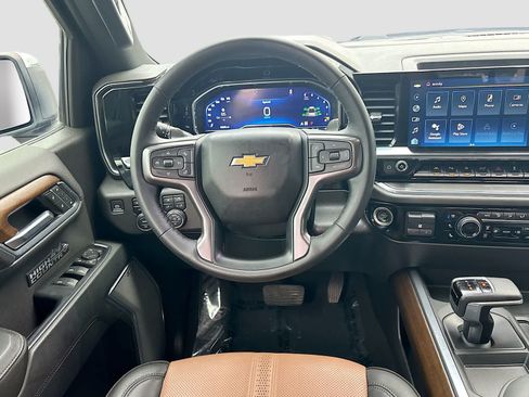 Used 2023 Chevrolet Silverado 1500 High Country w/ High Country Premium Package AWD/4WD image 24