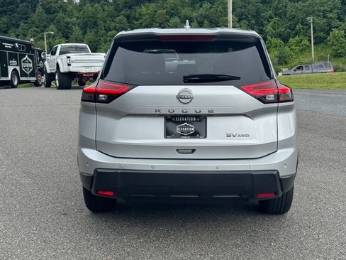 Used 2024 Nissan Rogue SV AWD/4WD image 6