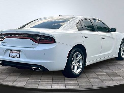 Used 2018 Dodge Charger SXT RWD image 6