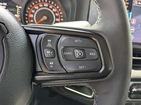 Used 2025 Jeep Gladiator Mojave AWD/4WD image 23