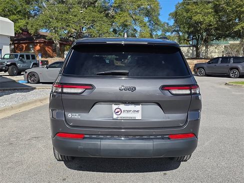 Used 2021 Jeep Grand Cherokee L Laredo image 6