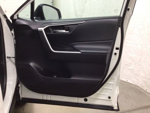 Used 2023 Toyota RAV4 XLE AWD/4WD image 32