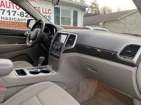 Used 2011 Jeep Grand Cherokee Laredo image 17