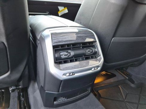 Used 2025 BMW 760i xDrive w/ Executive Package AWD/4WD image 19
