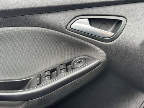 Used 2013 Ford Focus SE w/ SE Winter Pkg image 23