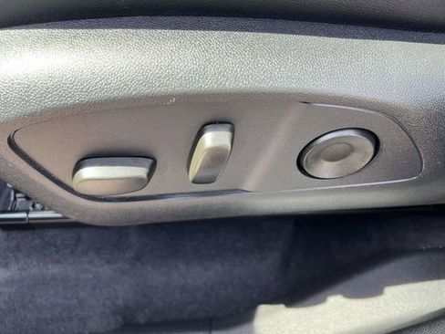 Used 2025 Chevrolet Traverse LT image 20