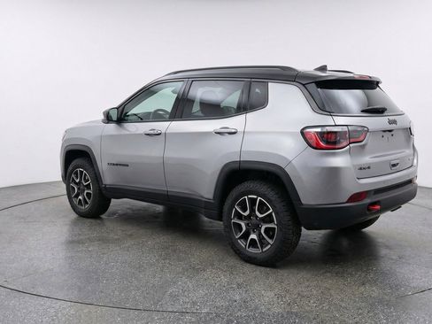 Used 2025 Jeep Compass Trailhawk AWD/4WD image 6