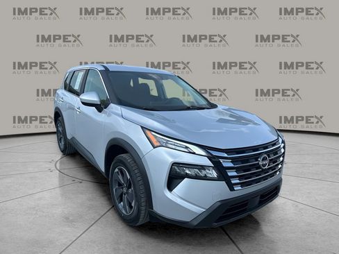 Used 2025 Nissan Rogue SV image 7