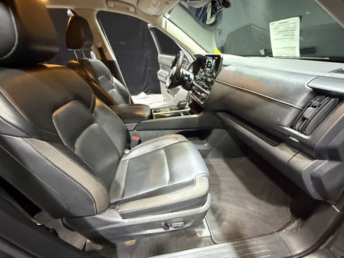 Certified 2022 Nissan Pathfinder SL w/ SL Black Package image 19