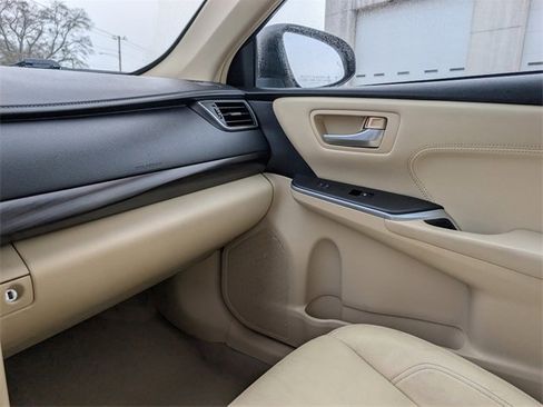 Used 2015 Toyota Camry image 27