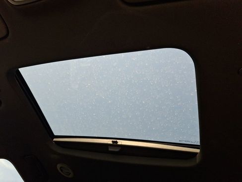 Used 2023 Chevrolet Traverse RS image 23