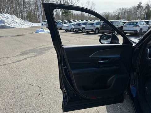 Used 2025 Toyota Grand Highlander AWD image 23