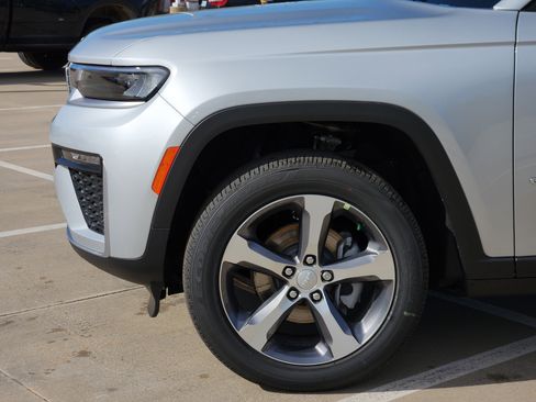 New 2026 Jeep Grand Cherokee Limited AWD/4WD image 5