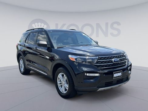 Certified 2022 Ford Explorer XLT w/ Equipment Group 202A AWD/4WD image 2