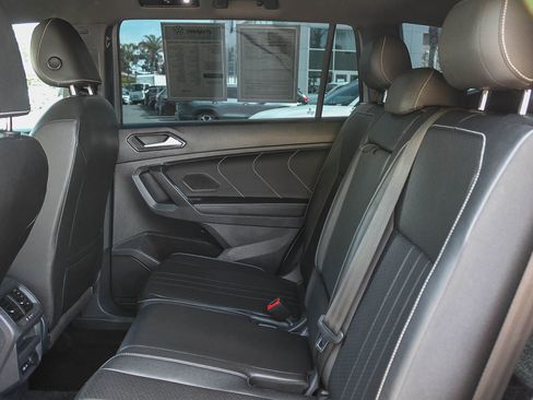 Used 2023 Volkswagen Tiguan SE R-Line image 19